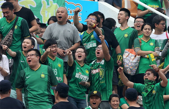 国安球迷加油_副本.jpg
