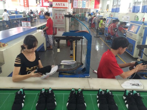 安踏生产线.jpg