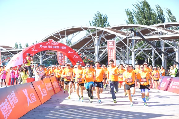 谢震业、陈定、赵庆刚领跑”X-RUN“ 特步10KM计时赛.jpg