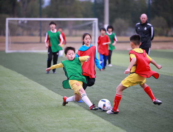 校园足球.jpg