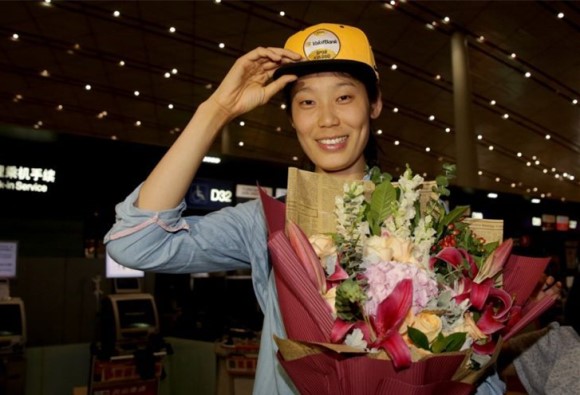 朱婷 瓦基弗银行.jpg