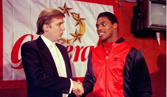 特朗普 橄榄球.jpg