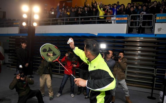 林丹 尤尼克斯.jpg