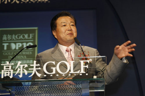 严彬 高尔夫 华彬.jpg