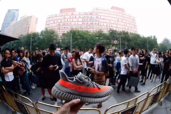 YEEZY Boost 350 V2 @SOULGOODS北京三里屯店 发售现场.jpeg