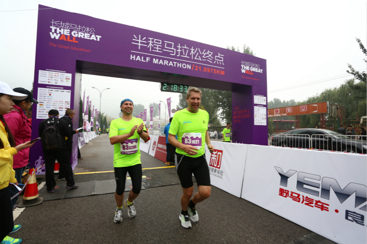 长城马拉松半程终点.jpg