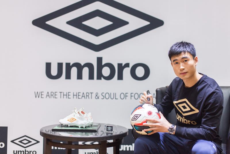 3-umbro茵宝签约首位中国籍球员邓涵文.jpeg