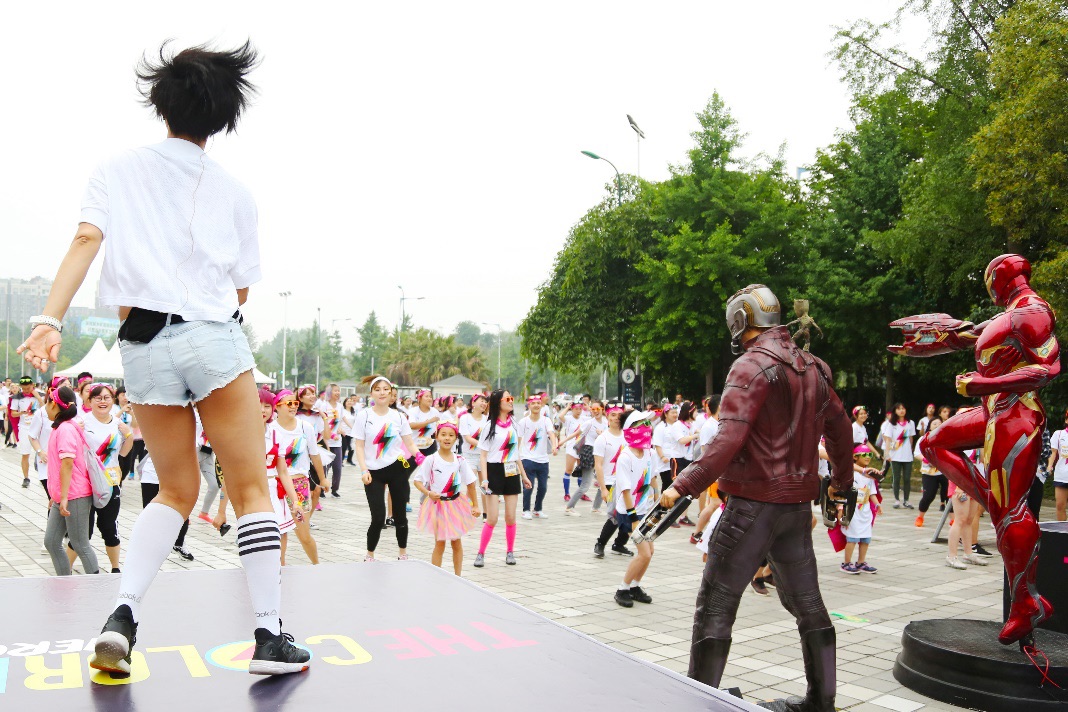 1-The Color Run蓉城开跑,演绎全新彩色英雄梦.jpg