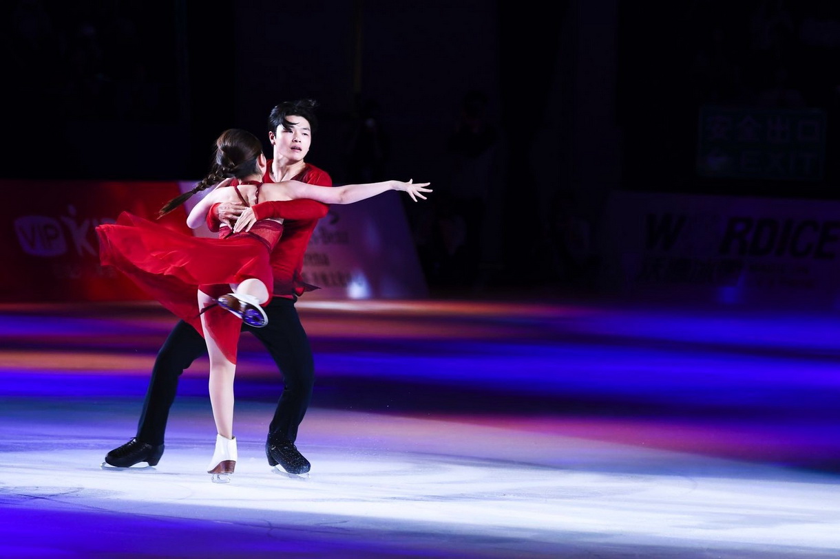 6-冰上之星上海站精彩落幕,花滑巨星献上视听盛宴.jpg