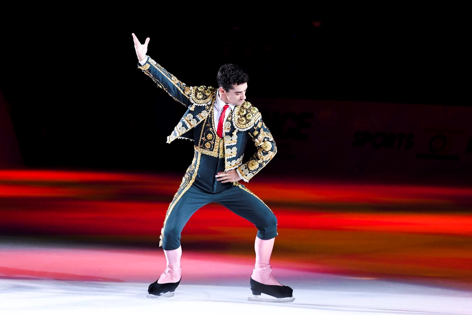 8-冰上之星上海站精彩落幕,花滑巨星献上视听盛宴.jpg