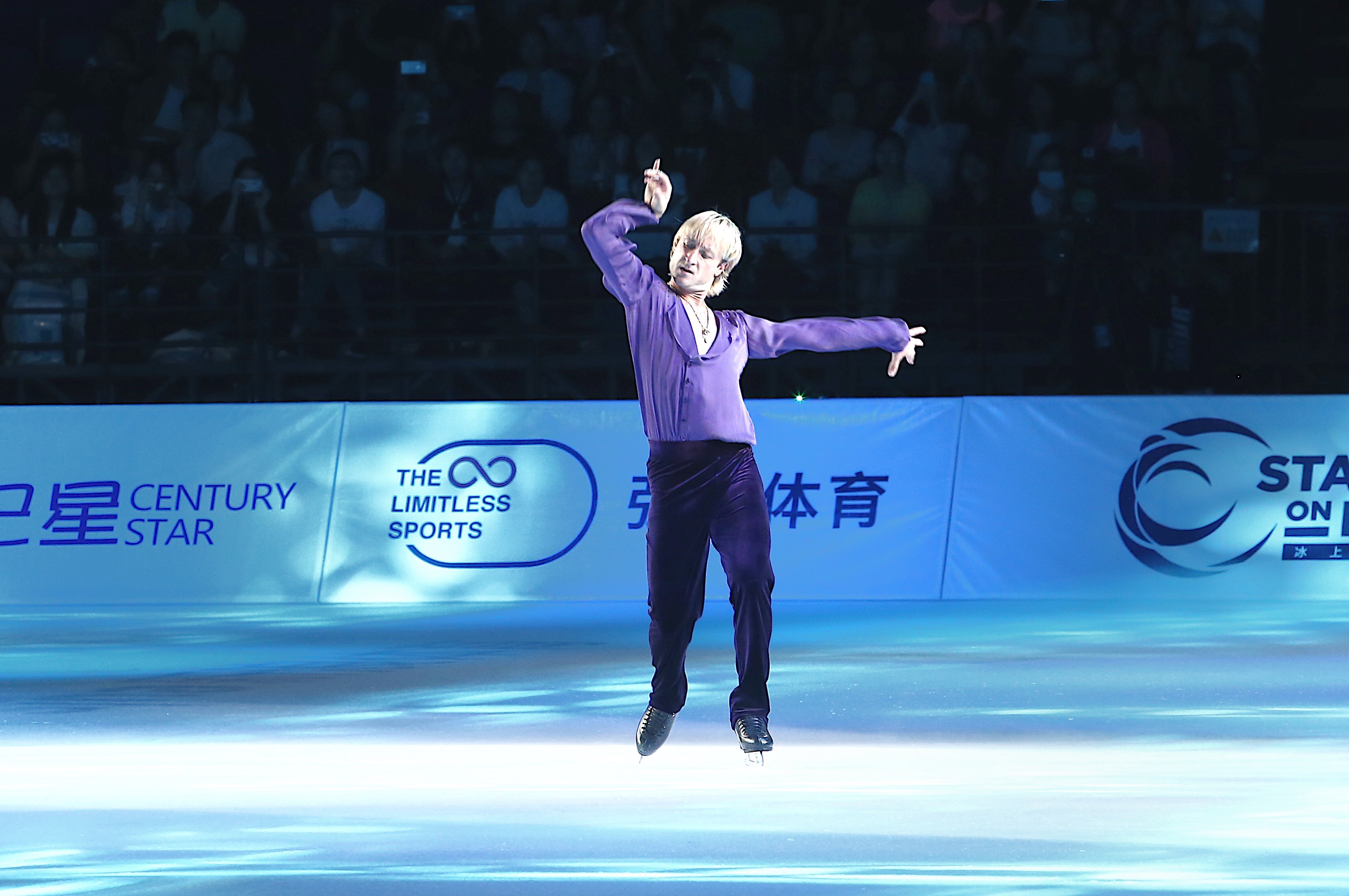 9-冰上之星上海站精彩落幕,花滑巨星献上视听盛宴.jpg