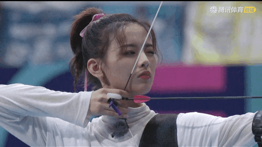 2 杨超越射箭副本.gif