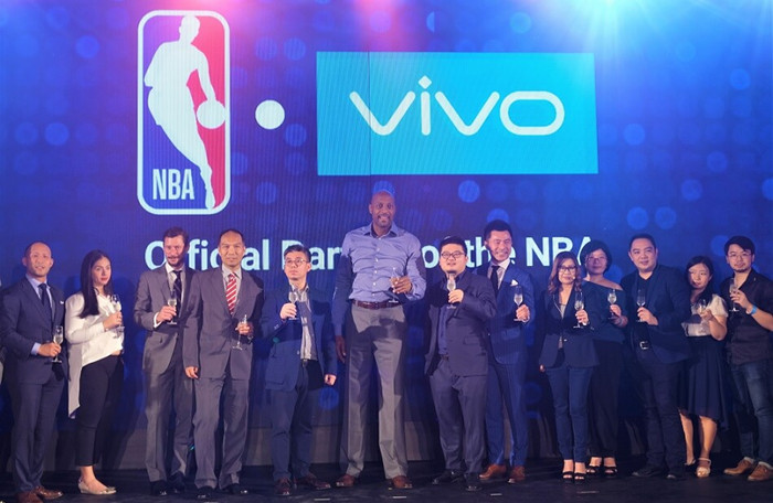 NBA季前赛：12人被裁字母哥传交易76人双核心报销