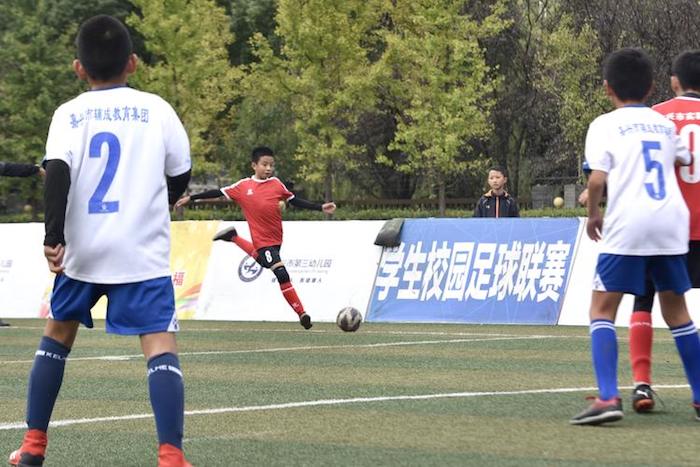 校园足球.jpg