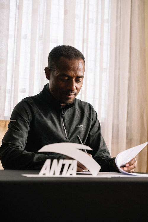 1697190344496077.jpg 安踏.jpg