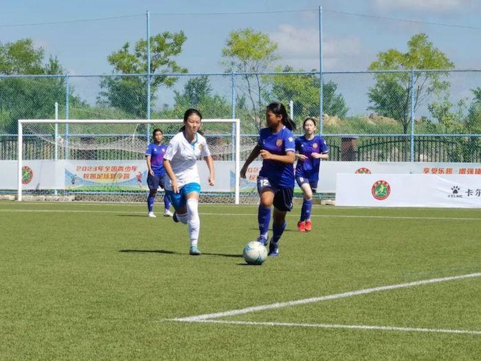 校园足球.jpg