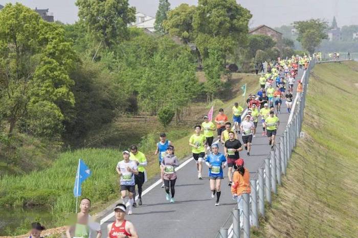 1711505864479098.jpg 路跑.jpg