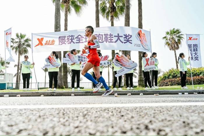 1713232411341604.jpg 特步.jpg