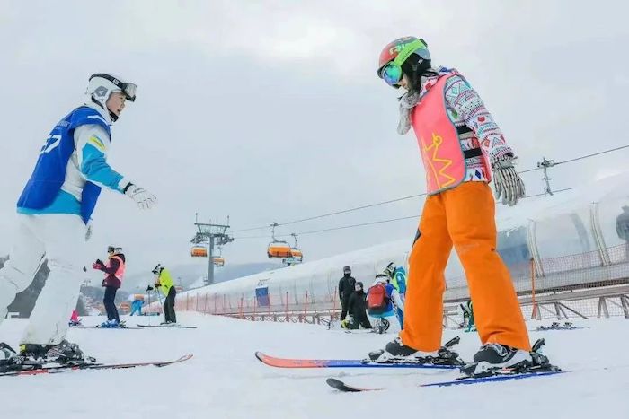 1735178796698810.jpeg 滑雪.jpeg