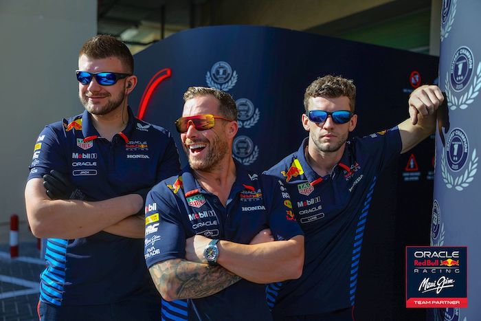 1738096084460605.jpeg 红牛车队.jpeg