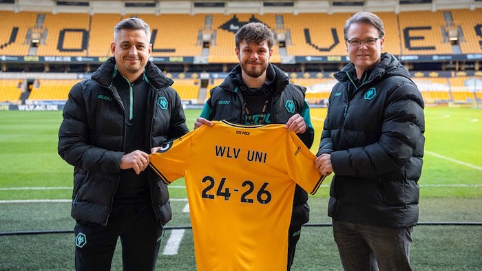 1740333049613500.jpeg 狼队.jpeg