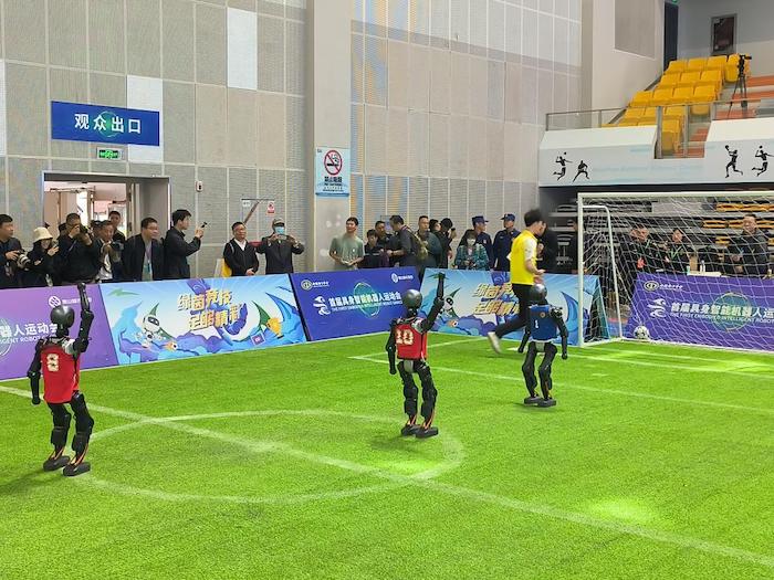 1745805174909145.jpeg 机器人.jpeg