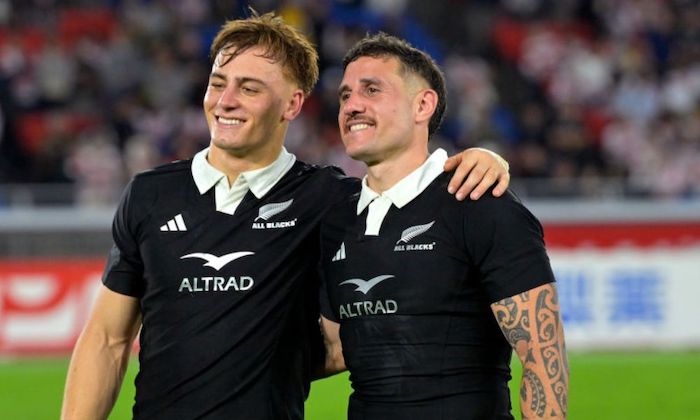 1750435180749839.jpeg Teamworks.jpeg